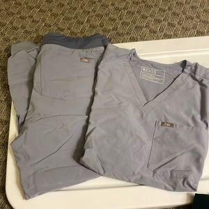 Figs scrubs